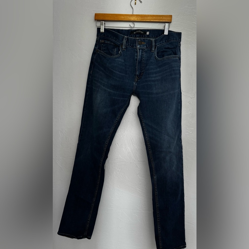 Like New Men’s size 32x32 Slim Banana Republic jeans.